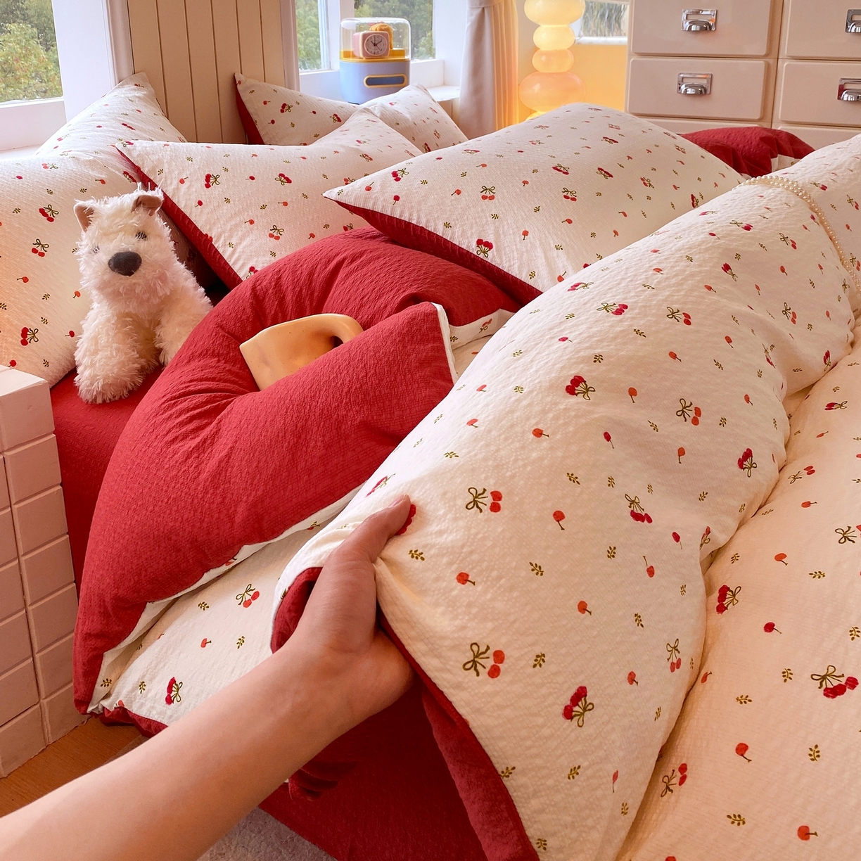 91家纺网 家纺一手货源 找家纺 爱橙家纺（原艾橙家纺） 2026春夏新款A类高品质110克超柔泡芙纱四件套 樱红絮语