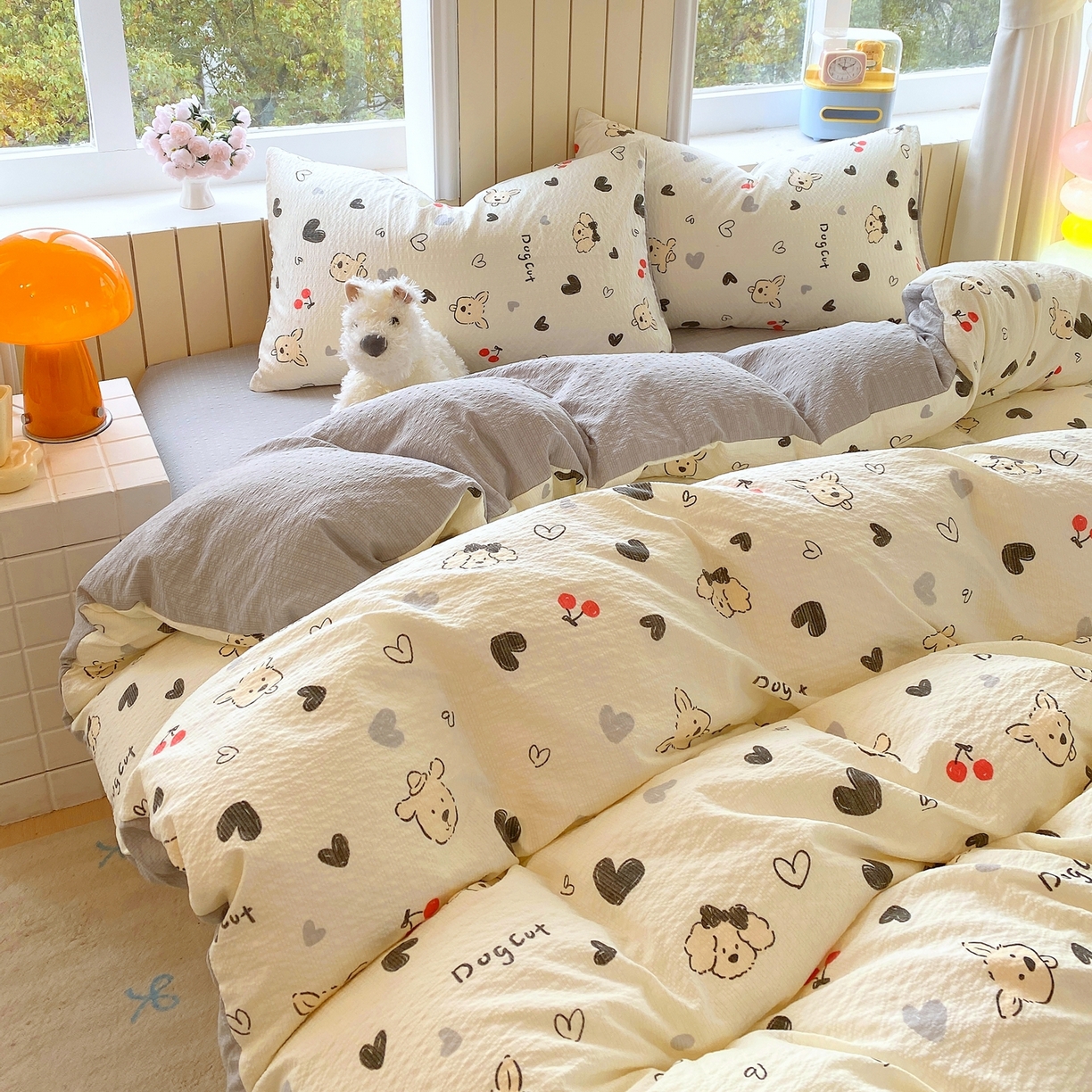 91家纺网 家纺一手货源 找家纺 爱橙家纺（原艾橙家纺） 2026春夏新款A类高品质110克超柔泡芙纱四件套 线条小狗