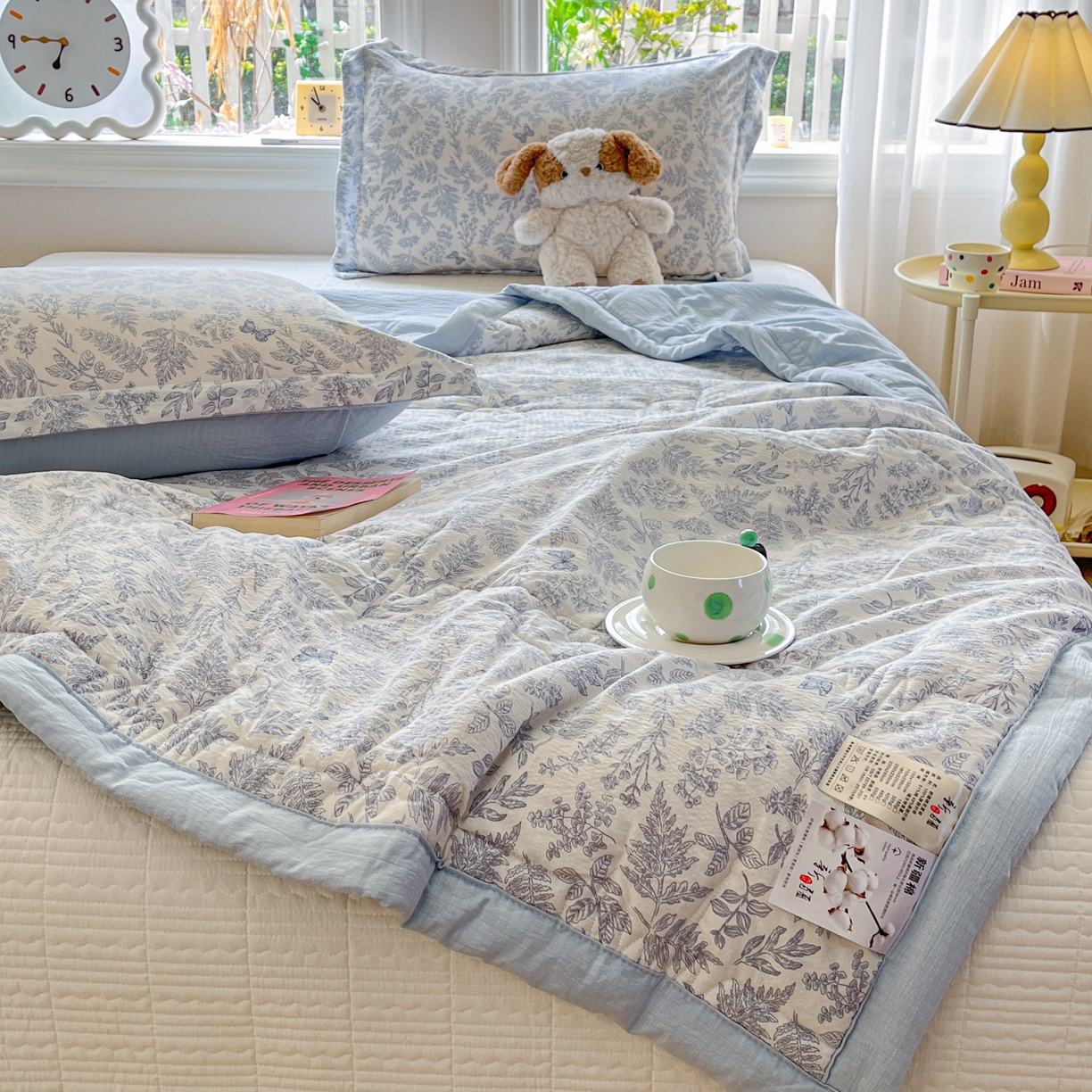 91家纺网 家纺一手货源 找家纺 优承佳生活馆 2026新款云感双层纱卡通小清新风格棉花夏被（提供买家秀） 丛间蝶舞