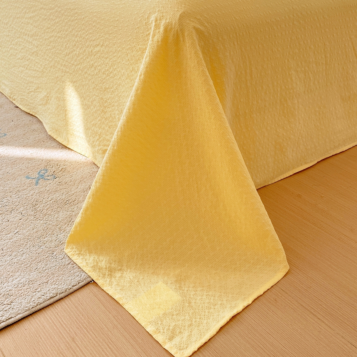 91家纺网 家纺一手货源 找家纺 爱橙家纺（原艾橙家纺） 2026春夏新款A类高品质110克超柔泡芙纱四件套 素锦织花