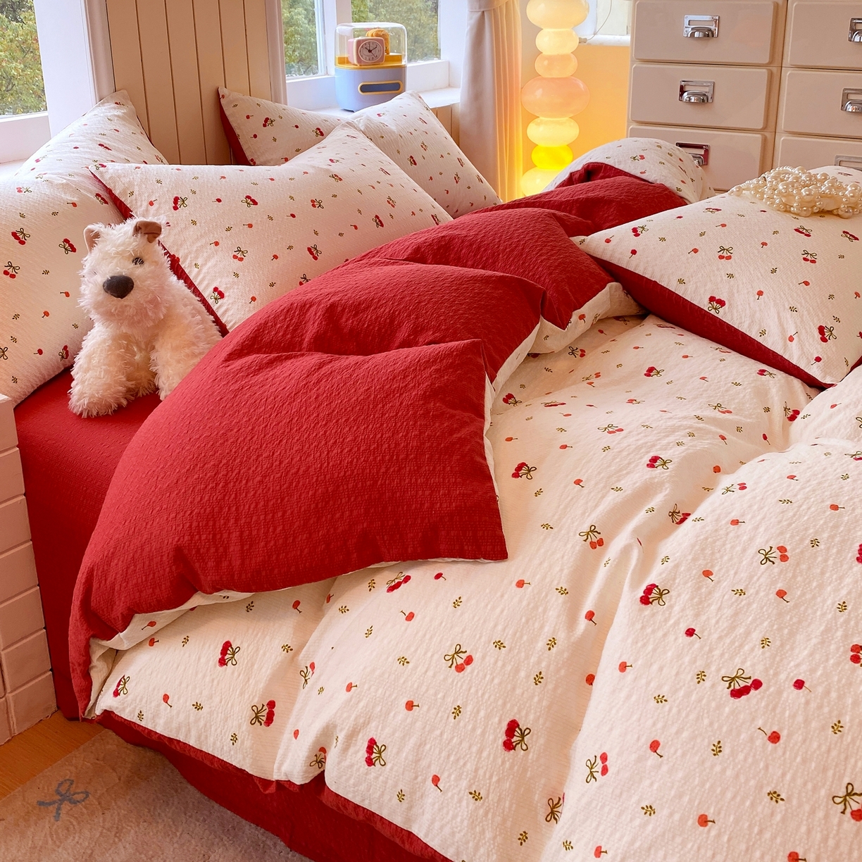 91家纺网 家纺一手货源 找家纺 爱橙家纺（原艾橙家纺） 2026春夏新款A类高品质110克超柔泡芙纱四件套 樱红絮语