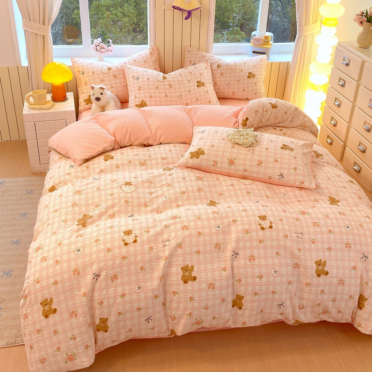 91家纺网 家纺一手货源 找家纺 爱橙家纺（原艾橙家纺） 2026春夏新款A类高品质110克超柔泡芙纱四件套 玫瑰小熊