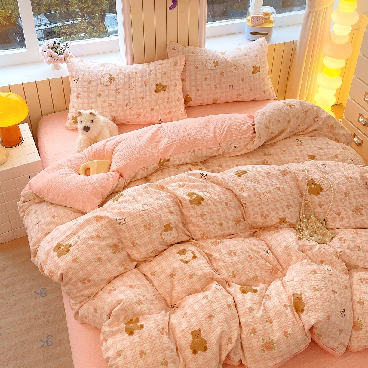 91家纺网 家纺一手货源 找家纺 爱橙家纺（原艾橙家纺） 2026春夏新款A类高品质110克超柔泡芙纱四件套 玫瑰小熊