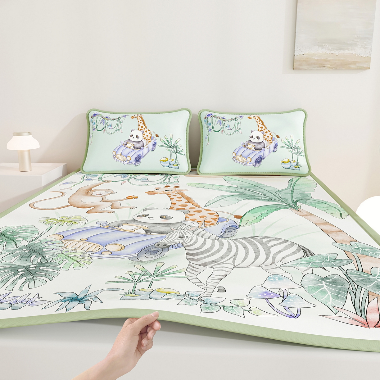 91家纺网 家纺一手货源 找家纺 家品罗兰 2026A类数码印花大版卡通冰丝凉席双人席可机洗学生宿舍空调软席三件套三明治网底 动物乐园