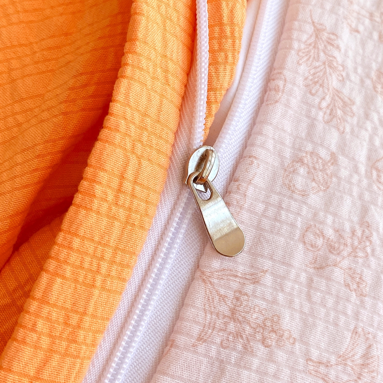 91家纺网 家纺一手货源 找家纺 爱橙家纺（原艾橙家纺） 2026春夏新款A类高品质110克超柔泡芙纱四件套 吉象