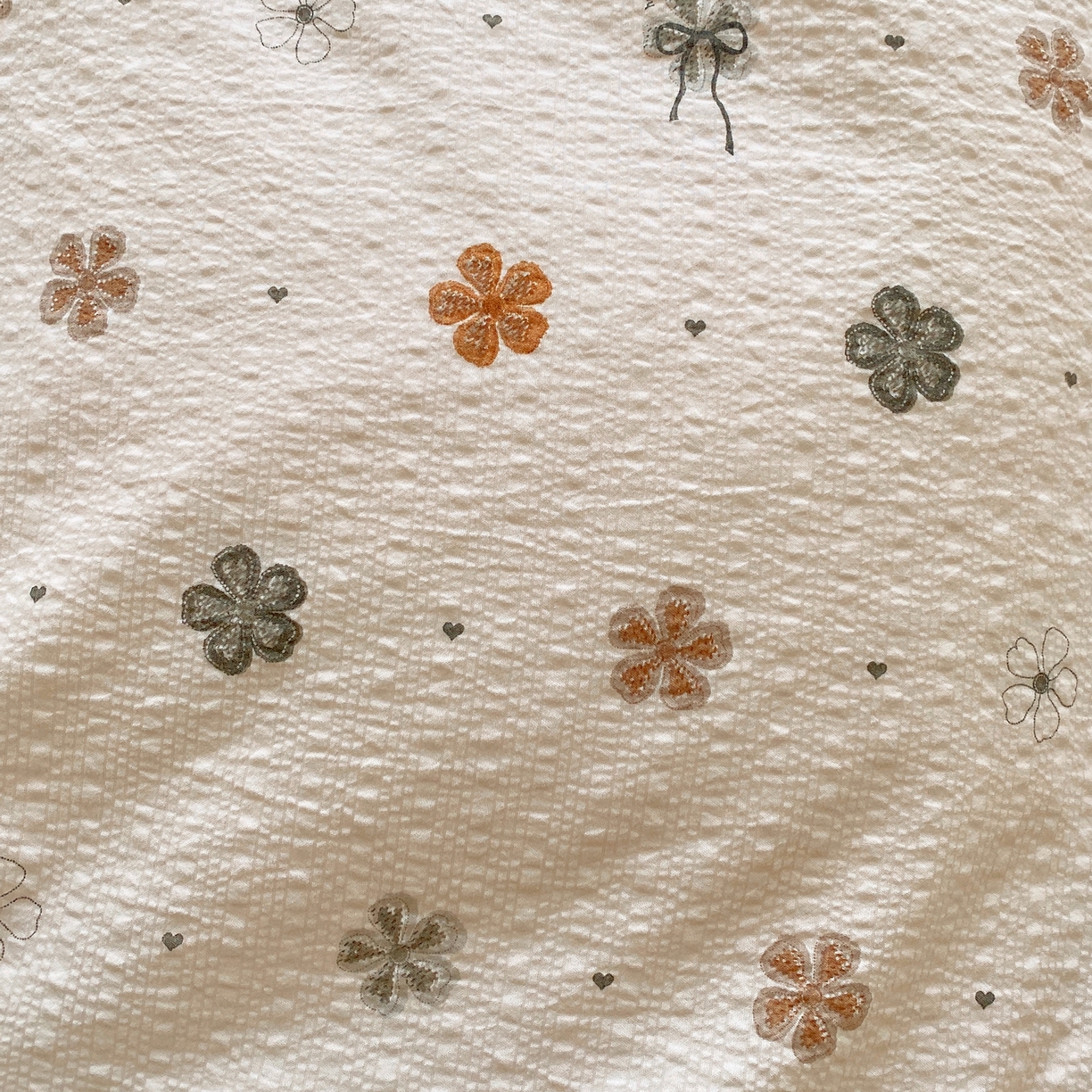 91家纺网 家纺一手货源 找家纺 爱橙家纺（原艾橙家纺） 2026春夏新款A类高品质110克超柔泡芙纱四件套 四叶草