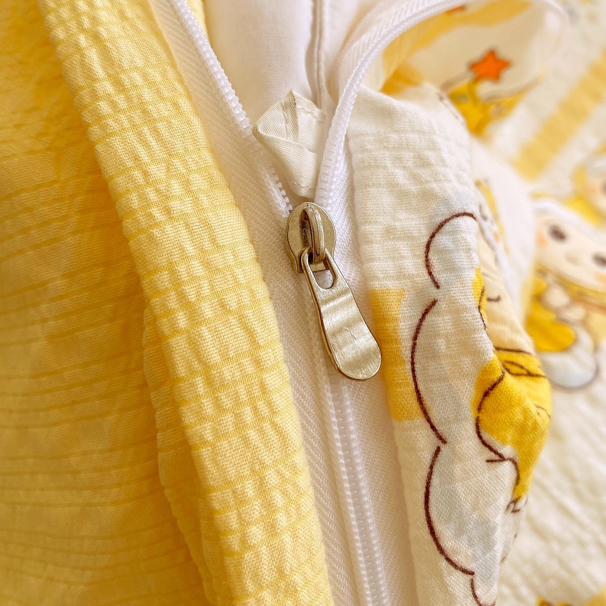 91家纺网 家纺一手货源 找家纺 爱橙家纺（原艾橙家纺） 2026春夏新款A类高品质110克超柔泡芙纱四件套 星星崽