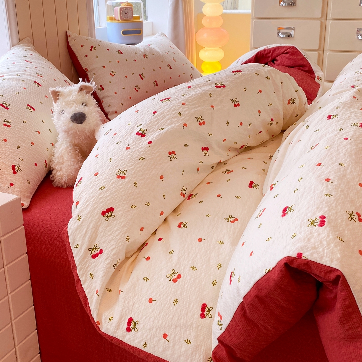 91家纺网 家纺一手货源 找家纺 爱橙家纺（原艾橙家纺） 2026春夏新款A类高品质110克超柔泡芙纱四件套 樱红絮语