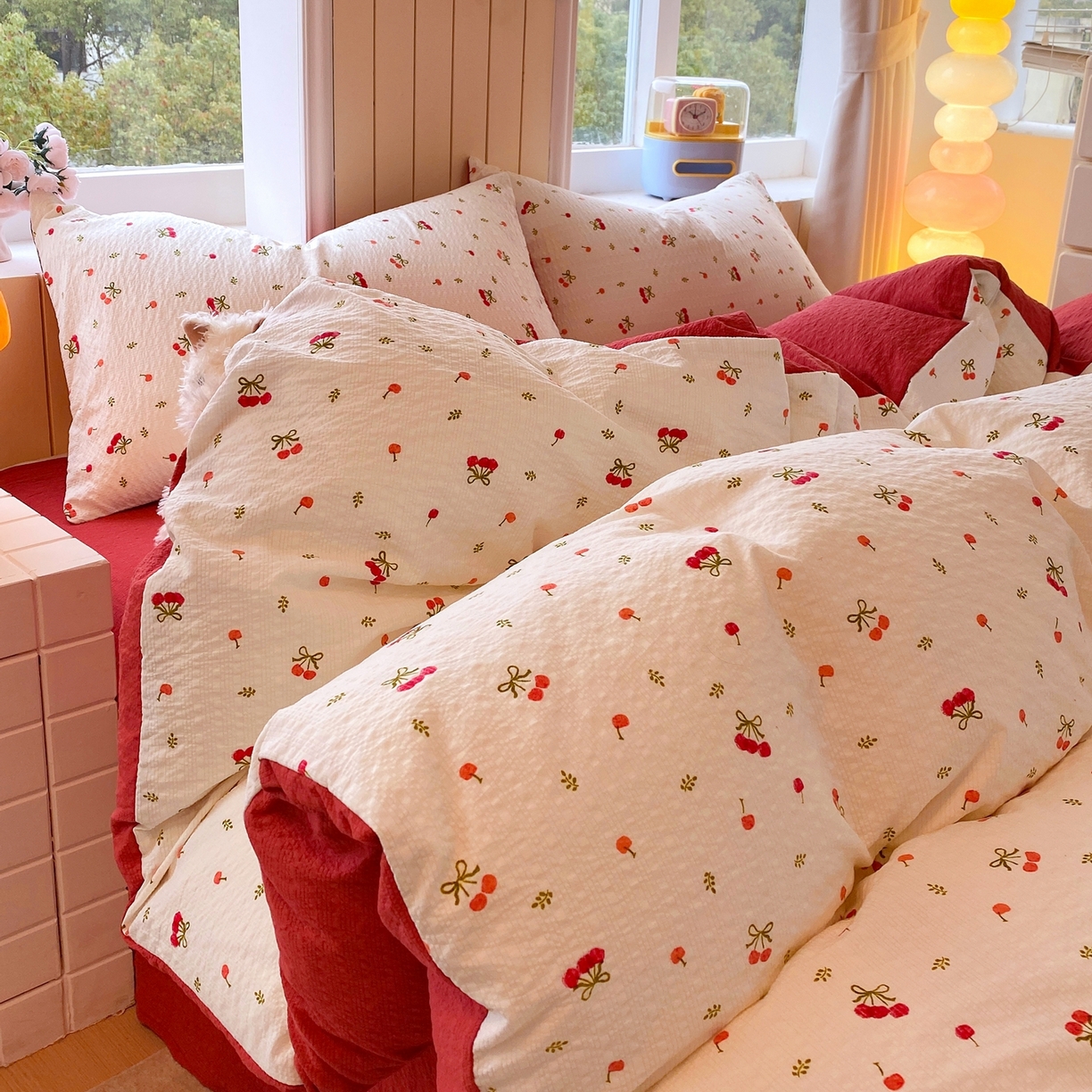 91家纺网 家纺一手货源 找家纺 爱橙家纺（原艾橙家纺） 2026春夏新款A类高品质110克超柔泡芙纱四件套 樱红絮语