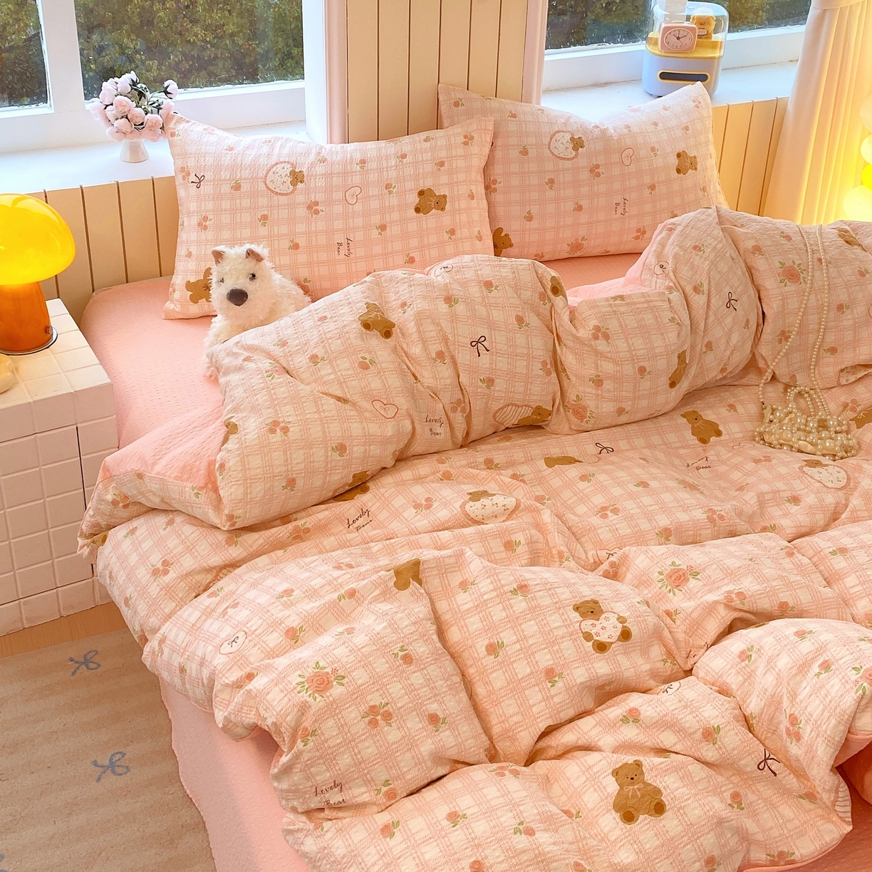 91家纺网 家纺一手货源 找家纺 爱橙家纺（原艾橙家纺） 2026春夏新款A类高品质110克超柔泡芙纱四件套 玫瑰小熊