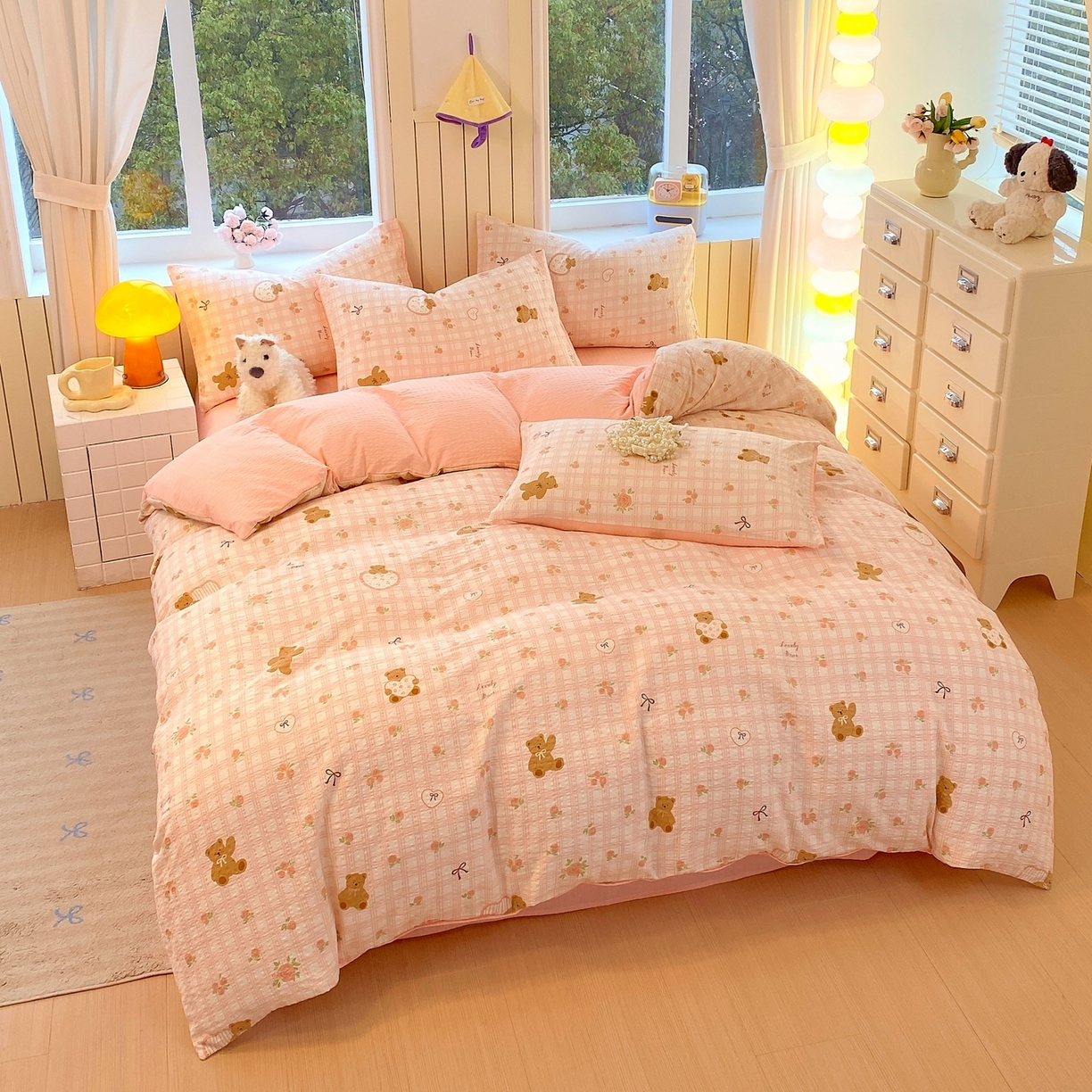 91家纺网 家纺一手货源 找家纺 爱橙家纺（原艾橙家纺） 2026春夏新款A类高品质110克超柔泡芙纱四件套 玫瑰小熊