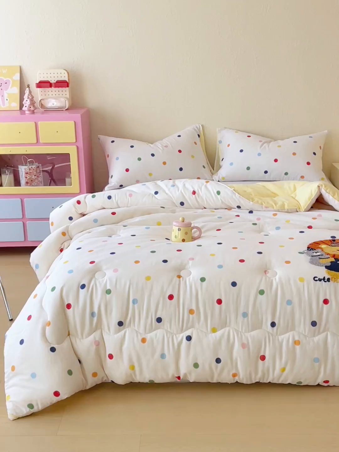 91家纺网 家纺一手货源 找家纺 （总）莱宁被业 2026新款原创设计 全棉A类双层纱毛巾绣大豆卡通儿童夏被春秋被冬被可水洗一体懒人被