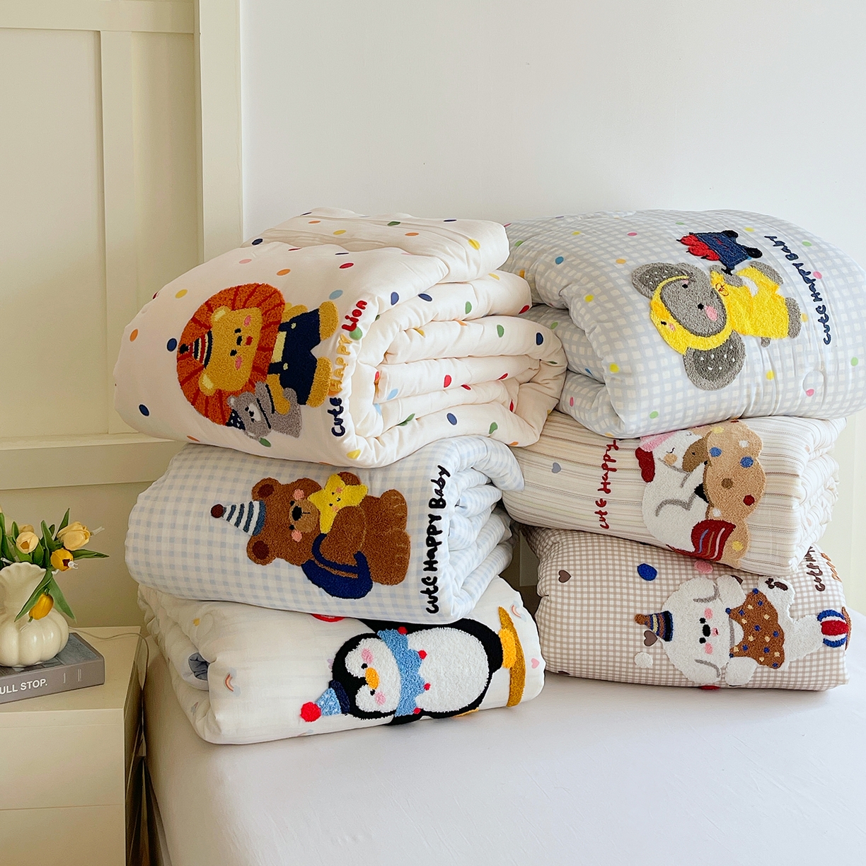 91家纺网 家纺一手货源 找家纺 （总）莱宁被业 2026新款原创设计 全棉A类双层纱毛巾绣大豆卡通儿童夏被春秋被冬被可水洗一体懒人被