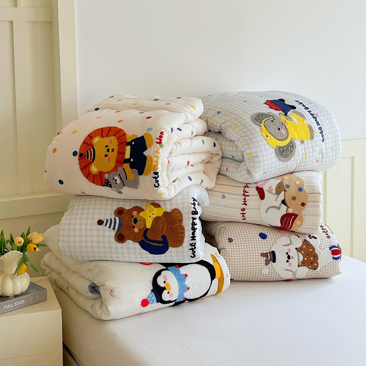 91家纺网 家纺一手货源 找家纺 （总）莱宁被业 2026新款原创设计 全棉A类双层纱毛巾绣大豆卡通儿童夏被春秋被冬被可水洗一体懒人被