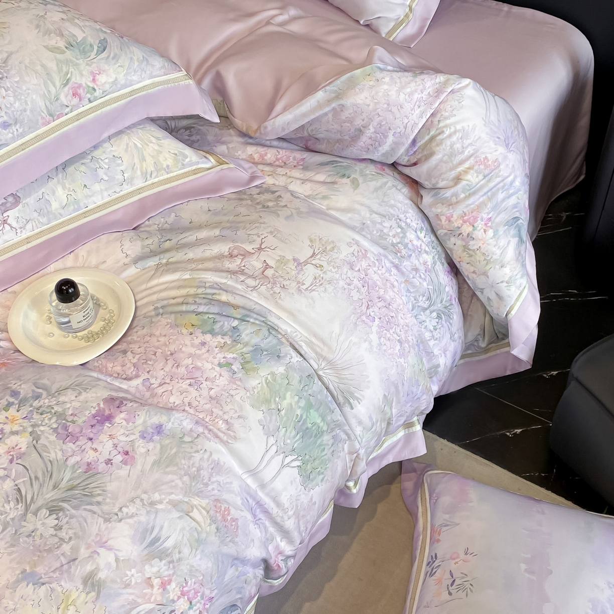 91家纺网 家纺一手货源 找家纺 博纳家纺 2026新款林间鹿语系列天丝四件套 林间鹿语-浅紫