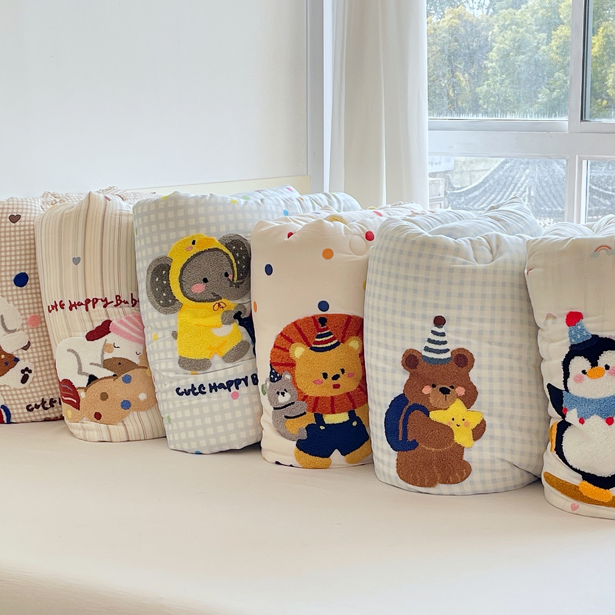 91家纺网 家纺一手货源 找家纺 （总）莱宁被业 2026新款原创设计 全棉A类双层纱毛巾绣大豆卡通儿童夏被春秋被冬被可水洗一体懒人被