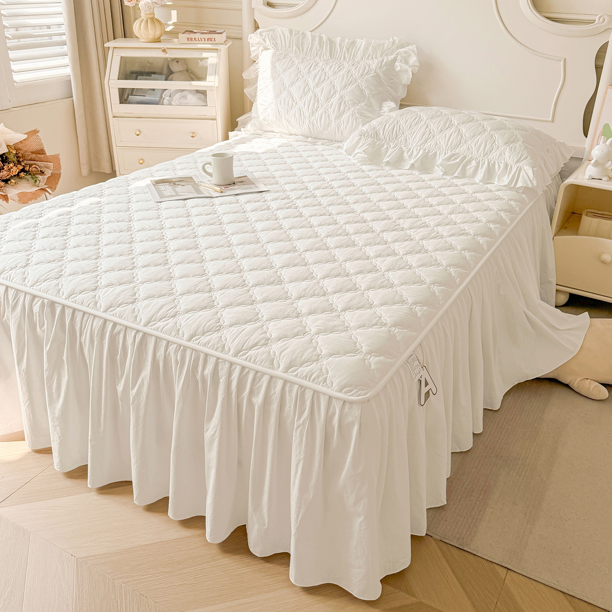 91家纺网 家纺一手货源 找家纺 佳笠家居 2026春夏新款A类韩版全棉水洗棉新疆棉花少女风床裙单件床裙单品单床裙-床拍图 床裙款-贵族白