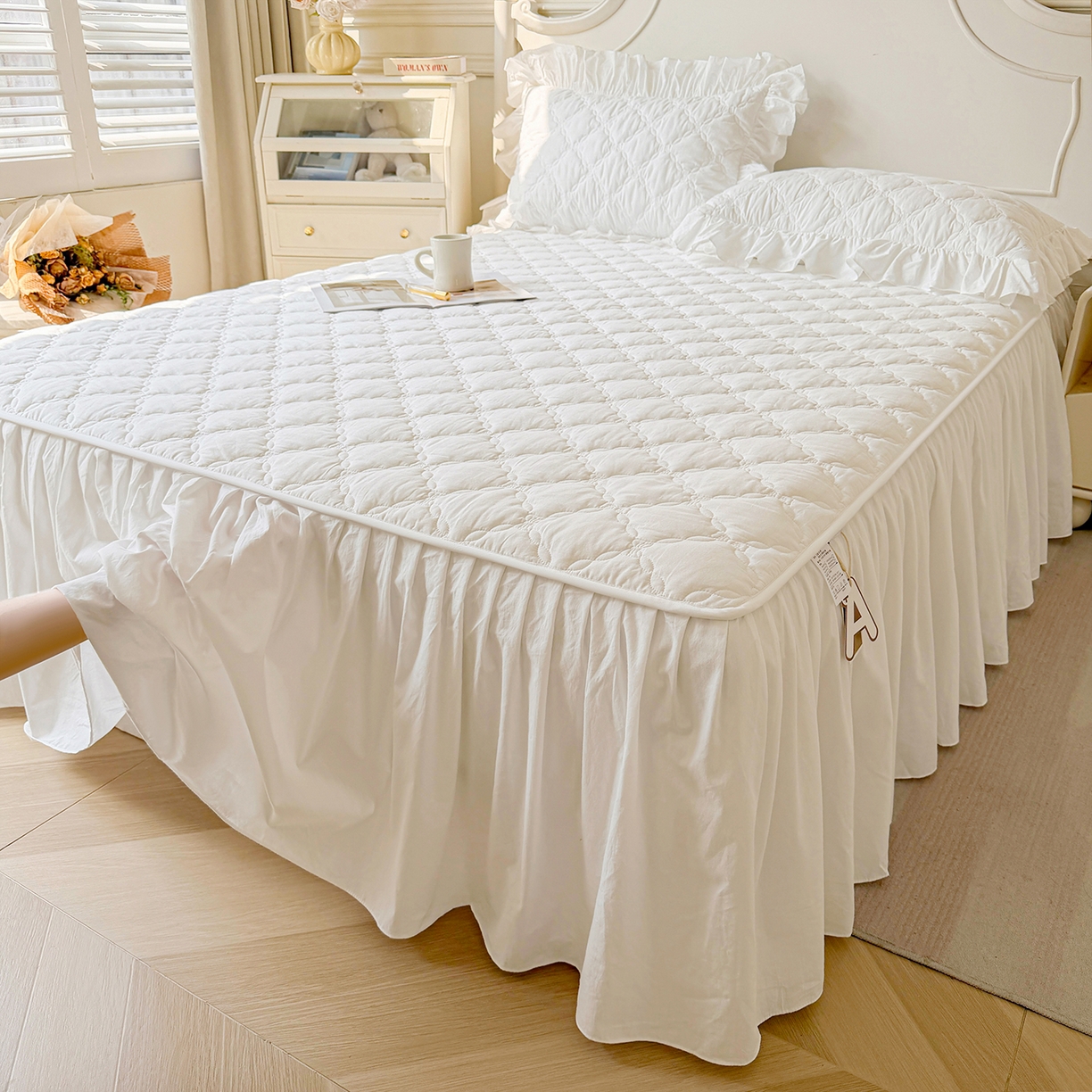 91家纺网 家纺一手货源 找家纺 佳笠家居 2026春夏新款A类韩版全棉水洗棉新疆棉花少女风床裙单件床裙单品单床裙-床拍图 床裙款-贵族白