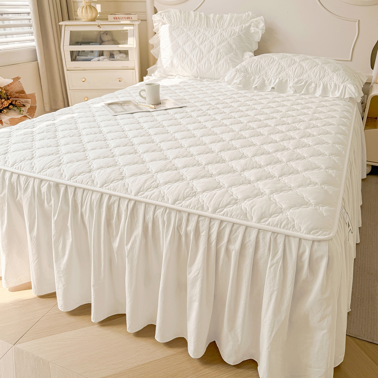 91家纺网 家纺一手货源 找家纺 佳笠家居 2026春夏新款A类韩版全棉水洗棉新疆棉花少女风床裙单件床裙单品单床裙-床拍图 床裙款-贵族白