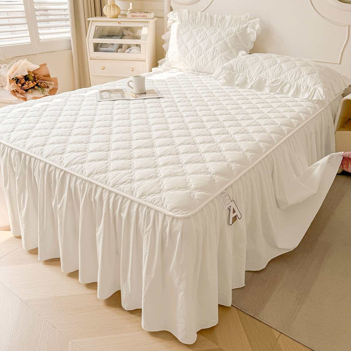 91家纺网 家纺一手货源 找家纺 佳笠家居 2026春夏新款A类韩版全棉水洗棉新疆棉花少女风床裙单件床裙单品单床裙-床拍图 床裙款-贵族白