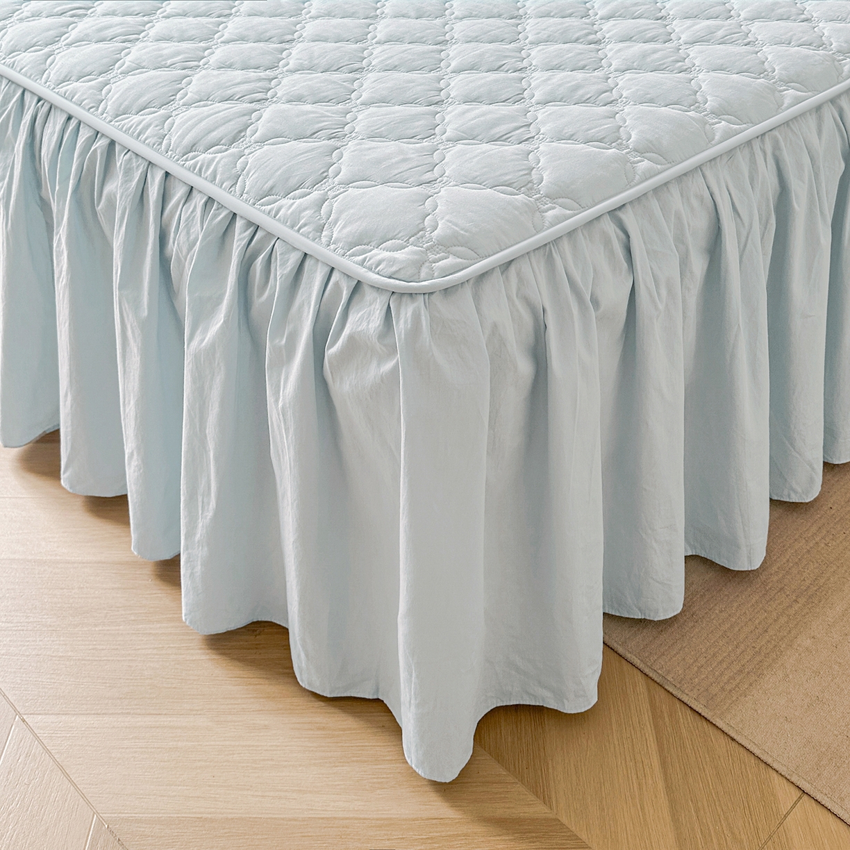 91家纺网 家纺一手货源 找家纺 佳笠家居 2026春夏新款A类韩版全棉水洗棉新疆棉花少女风床裙单件床裙单品单床裙-床拍图 床裙款-晴空蓝