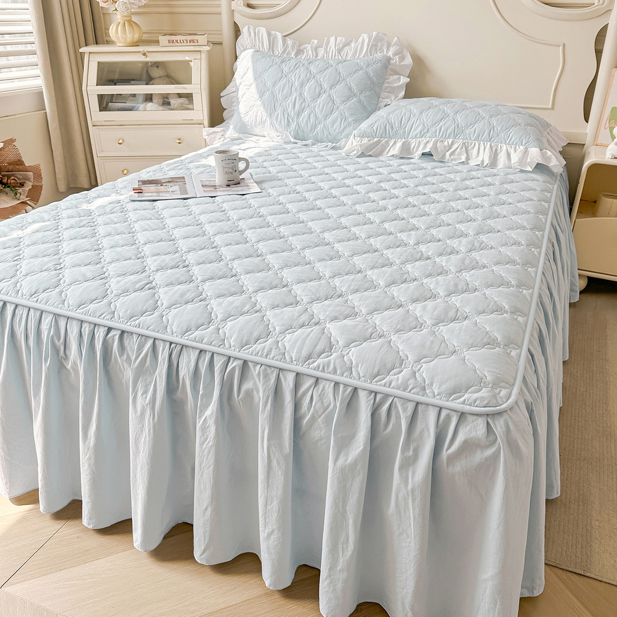 91家纺网 家纺一手货源 找家纺 佳笠家居 2026春夏新款A类韩版全棉水洗棉新疆棉花少女风床裙单件床裙单品单床裙-床拍图 床裙款-晴空蓝