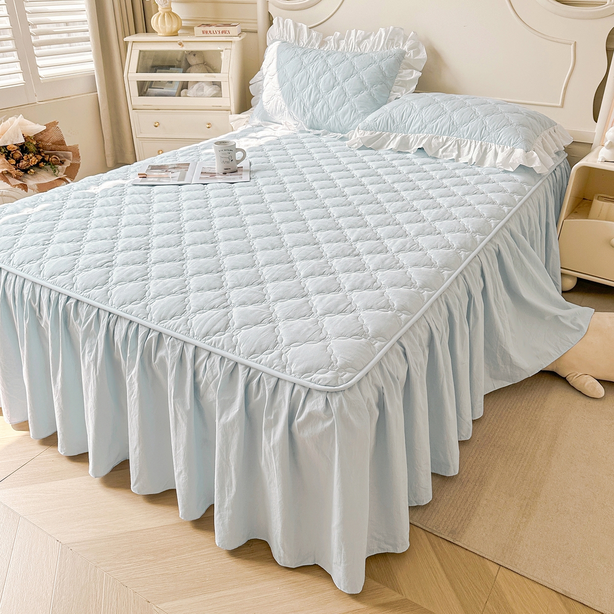 91家纺网 家纺一手货源 找家纺 佳笠家居 2026春夏新款A类韩版全棉水洗棉新疆棉花少女风床裙单件床裙单品单床裙-床拍图 床裙款-晴空蓝