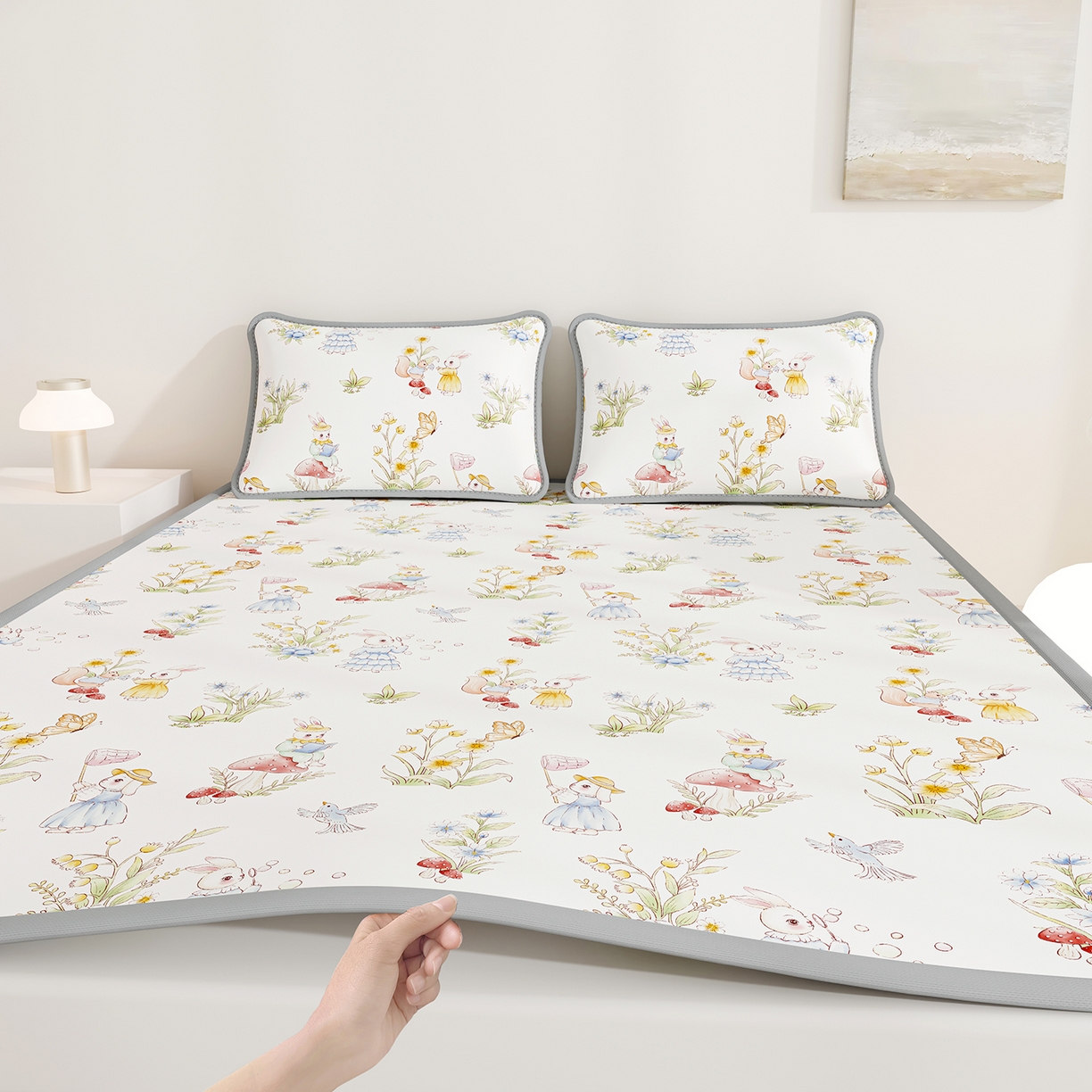 91家纺网 家纺一手货源 找家纺 家品罗兰 2026A类数码印花大版卡通冰丝凉席双人席可机洗学生宿舍空调软席三件套三明治网底 精灵小兔