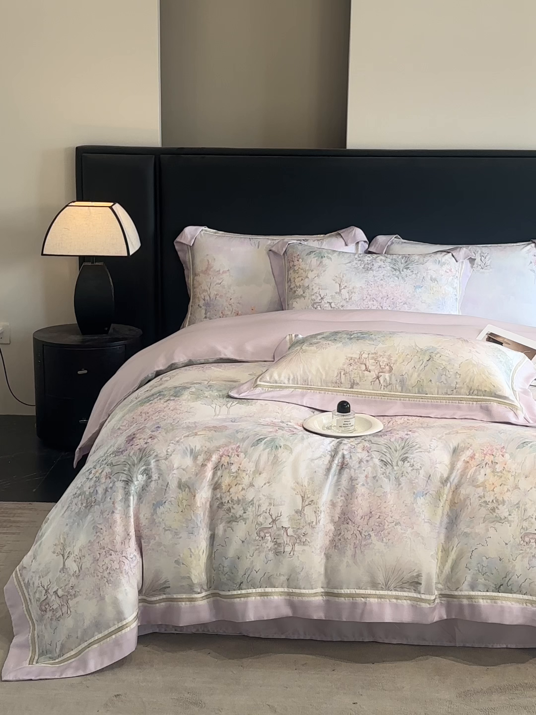 91家纺网 家纺一手货源 找家纺 博纳家纺 2026新款林间鹿语系列天丝四件套 林间鹿语-浅紫