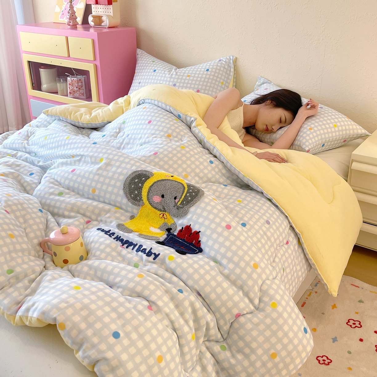 91家纺网 家纺一手货源 找家纺 （总）莱宁被业 2026新款原创设计 全棉A类双层纱毛巾绣大豆卡通儿童夏被春秋被冬被可水洗一体懒人被