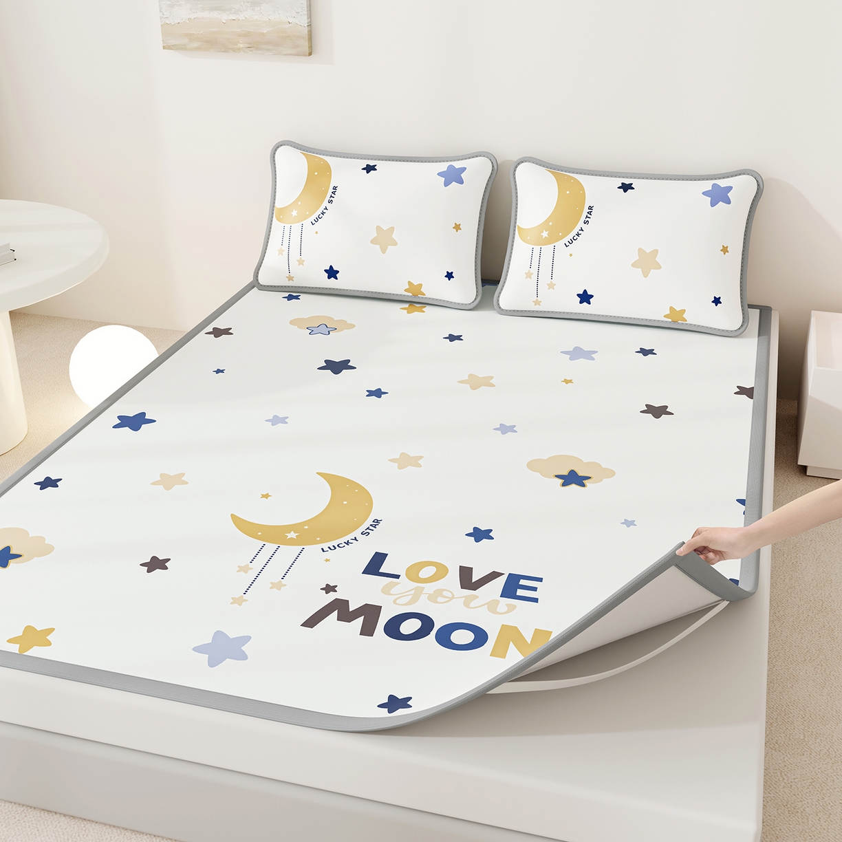 91家纺网 家纺一手货源 找家纺 家品罗兰 2026A类数码印花大版卡通冰丝凉席双人席可机洗学生宿舍空调软席三件套三明治网底 满天星辰