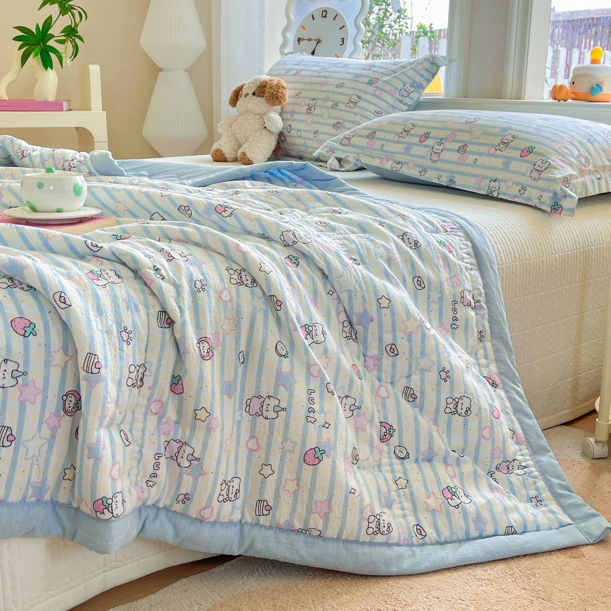 91家纺网 家纺一手货源 找家纺 优承佳生活馆 2026新款云感双层纱卡通小清新风格棉花夏被（提供买家秀） 梦幻猫咪世界