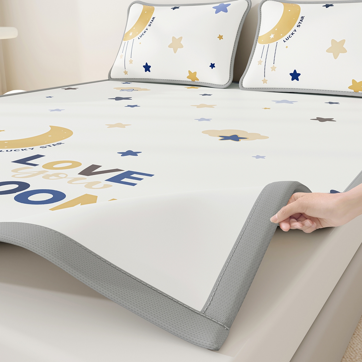 91家纺网 家纺一手货源 找家纺 家品罗兰 2026A类数码印花大版卡通冰丝凉席双人席可机洗学生宿舍空调软席三件套三明治网底 满天星辰