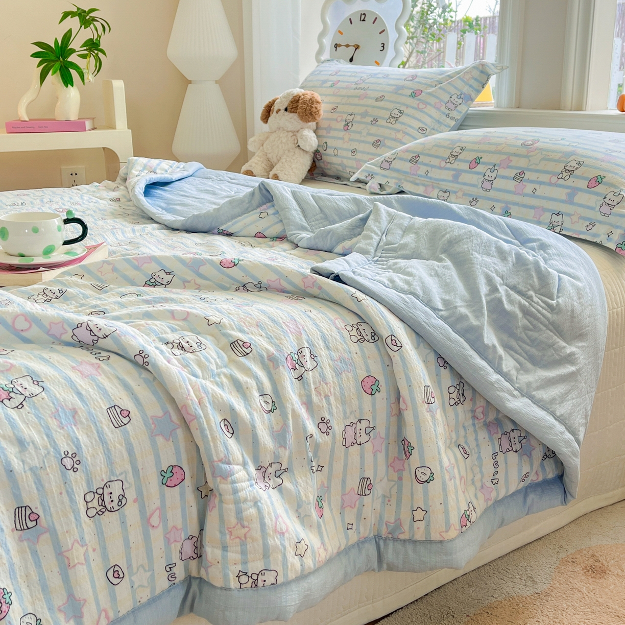 91家纺网 家纺一手货源 找家纺 优承佳生活馆 2026新款云感双层纱卡通小清新风格棉花夏被（提供买家秀） 梦幻猫咪世界