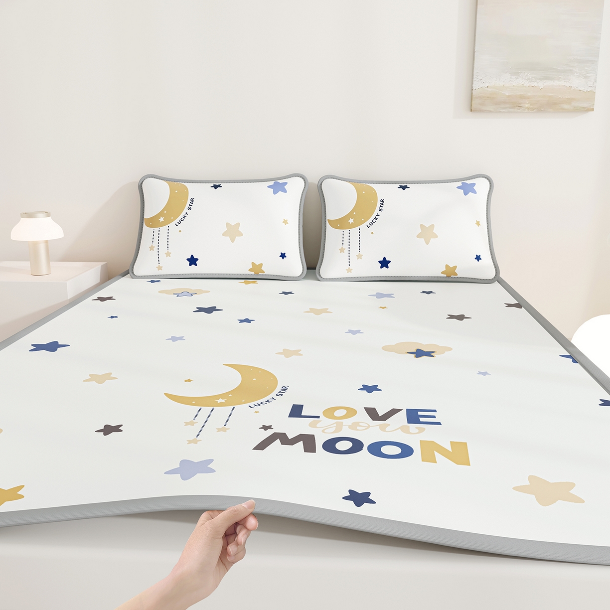 91家纺网 家纺一手货源 找家纺 家品罗兰 2026A类数码印花大版卡通冰丝凉席双人席可机洗学生宿舍空调软席三件套三明治网底 满天星辰