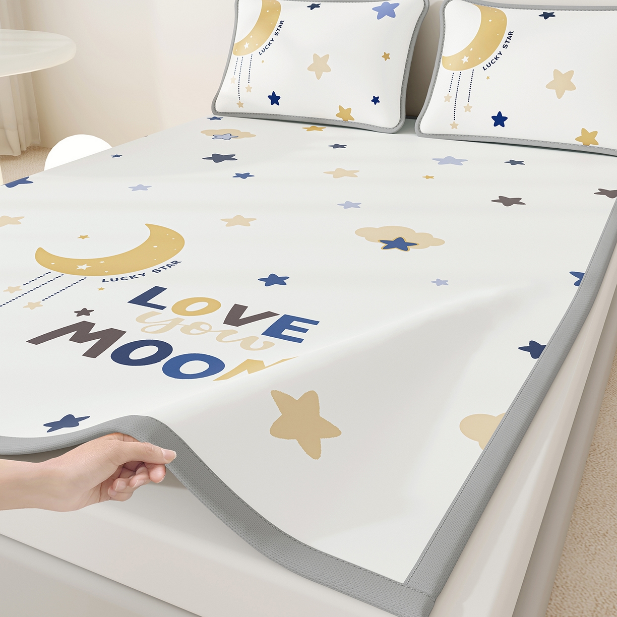 91家纺网 家纺一手货源 找家纺 家品罗兰 2026A类数码印花大版卡通冰丝凉席双人席可机洗学生宿舍空调软席三件套三明治网底 满天星辰