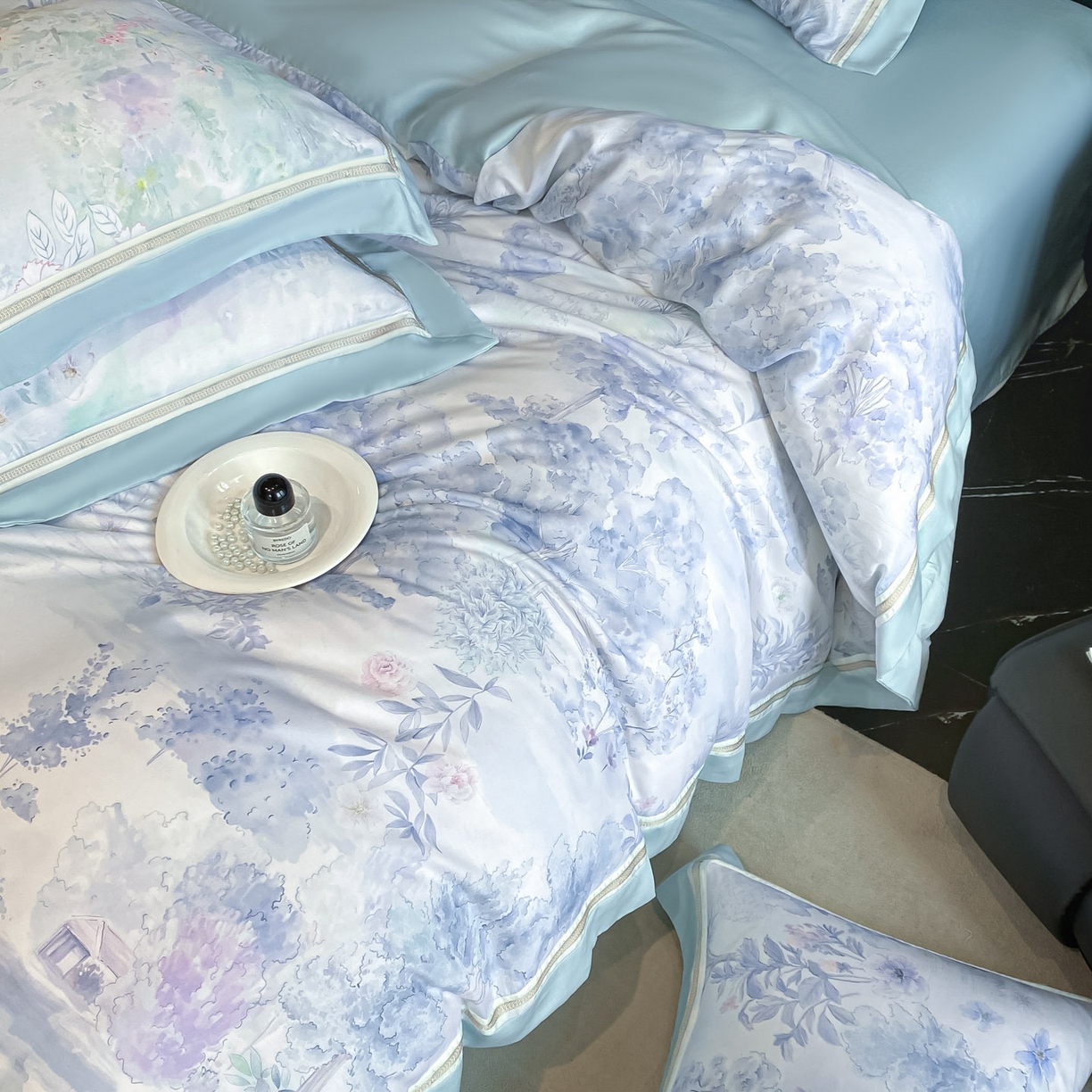 91家纺网 家纺一手货源 找家纺 博纳家纺 2026新款林间鹿语系列天丝四件套 早春-海岛蓝