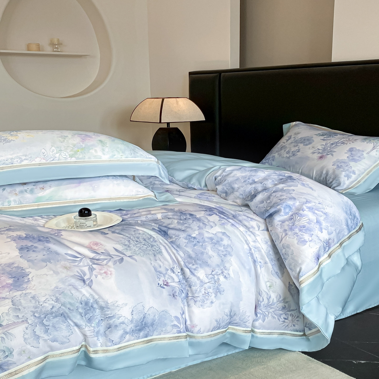 91家纺网 家纺一手货源 找家纺 博纳家纺 2026新款林间鹿语系列天丝四件套 早春-海岛蓝