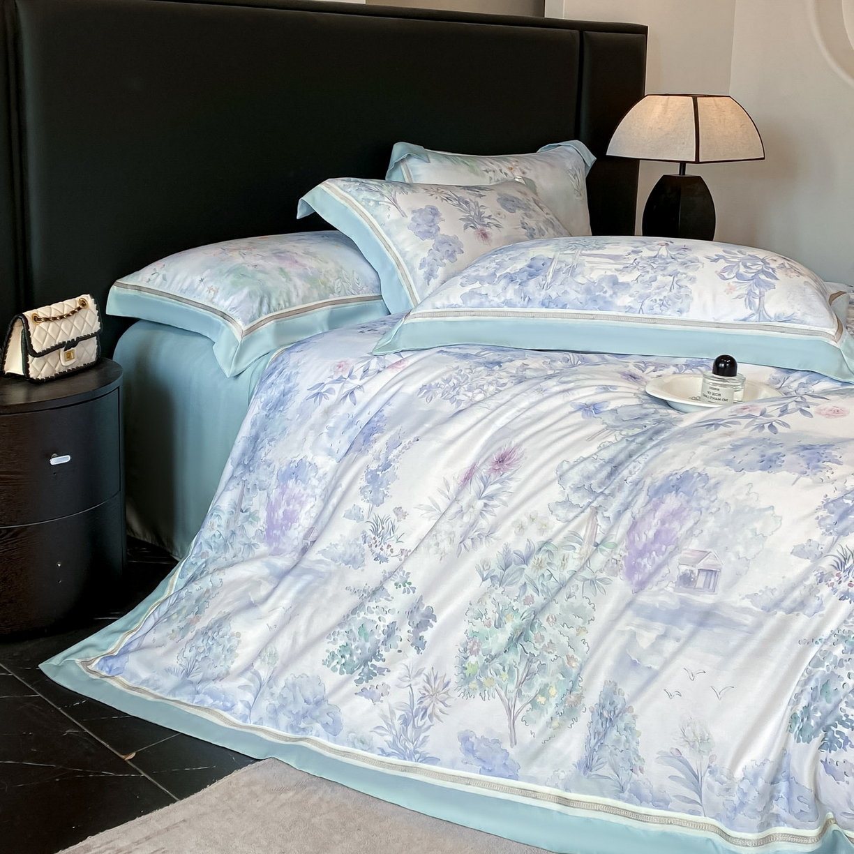 91家纺网 家纺一手货源 找家纺 博纳家纺 2026新款林间鹿语系列天丝四件套 早春-海岛蓝