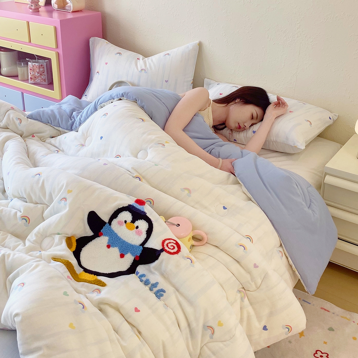 91家纺网 家纺一手货源 找家纺 （总）莱宁被业 2026新款原创设计 全棉A类双层纱毛巾绣大豆卡通儿童夏被春秋被冬被可水洗一体懒人被