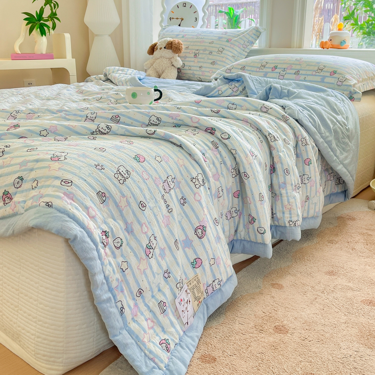 91家纺网 家纺一手货源 找家纺 优承佳生活馆 2026新款云感双层纱卡通小清新风格棉花夏被（提供买家秀） 梦幻猫咪世界