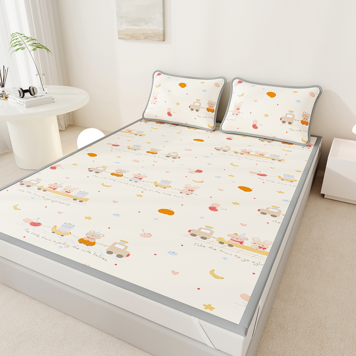 91家纺网 家纺一手货源 找家纺 家品罗兰 2026A类数码印花大版卡通冰丝凉席双人席可机洗学生宿舍空调软席三件套三明治网底 萌宝小火车