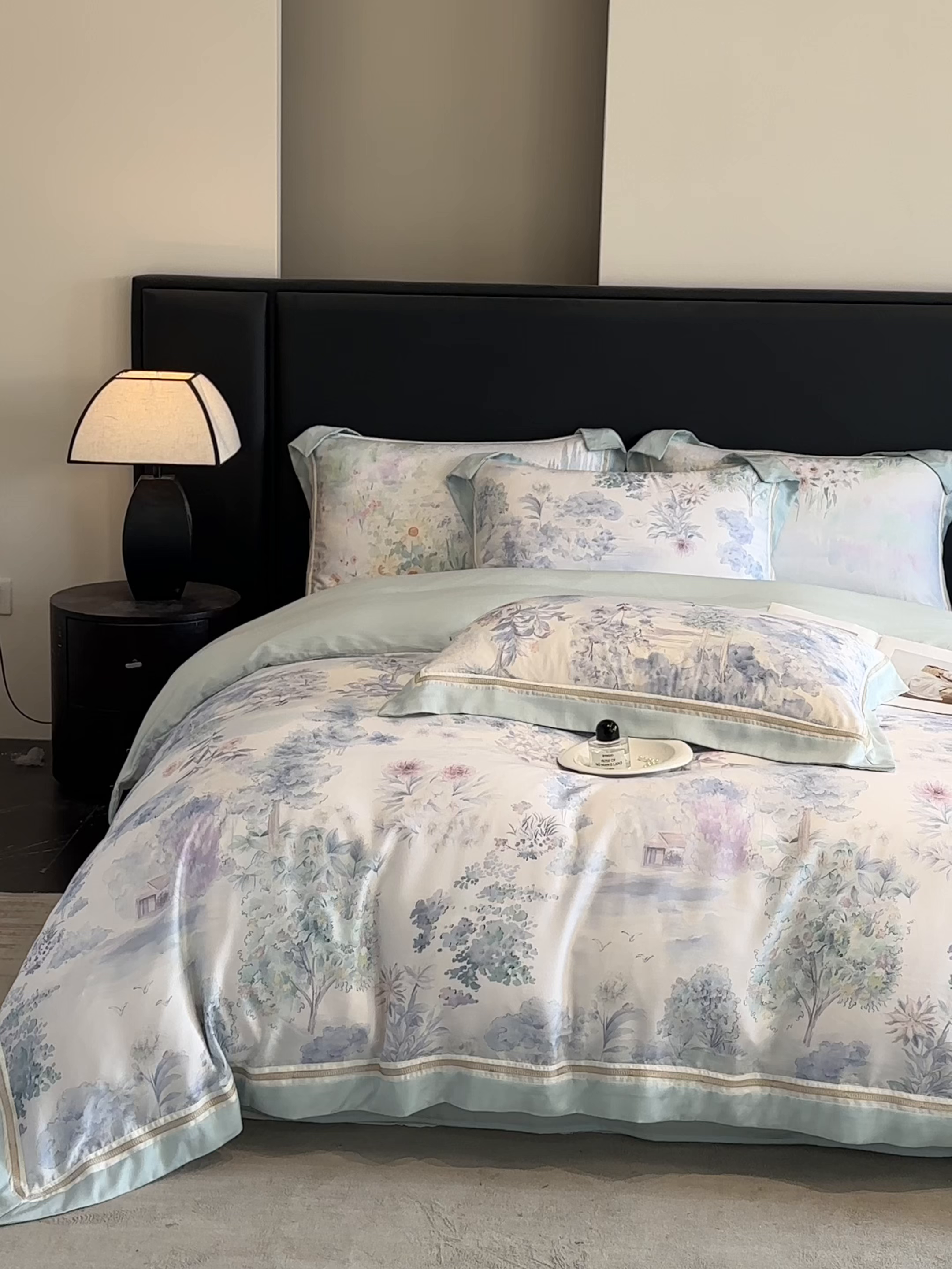 91家纺网 家纺一手货源 找家纺 博纳家纺 2026新款林间鹿语系列天丝四件套 早春-海岛蓝