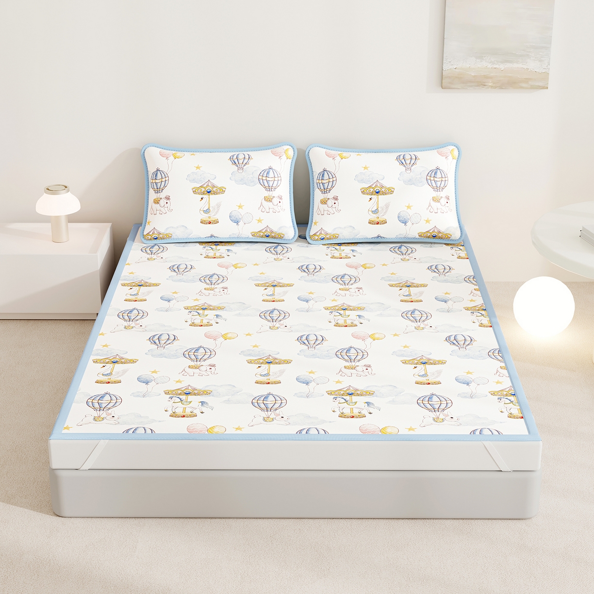 91家纺网 家纺一手货源 找家纺 家品罗兰 2026A类数码印花大版卡通冰丝凉席双人席可机洗学生宿舍空调软席三件套三明治网底 萌象木马