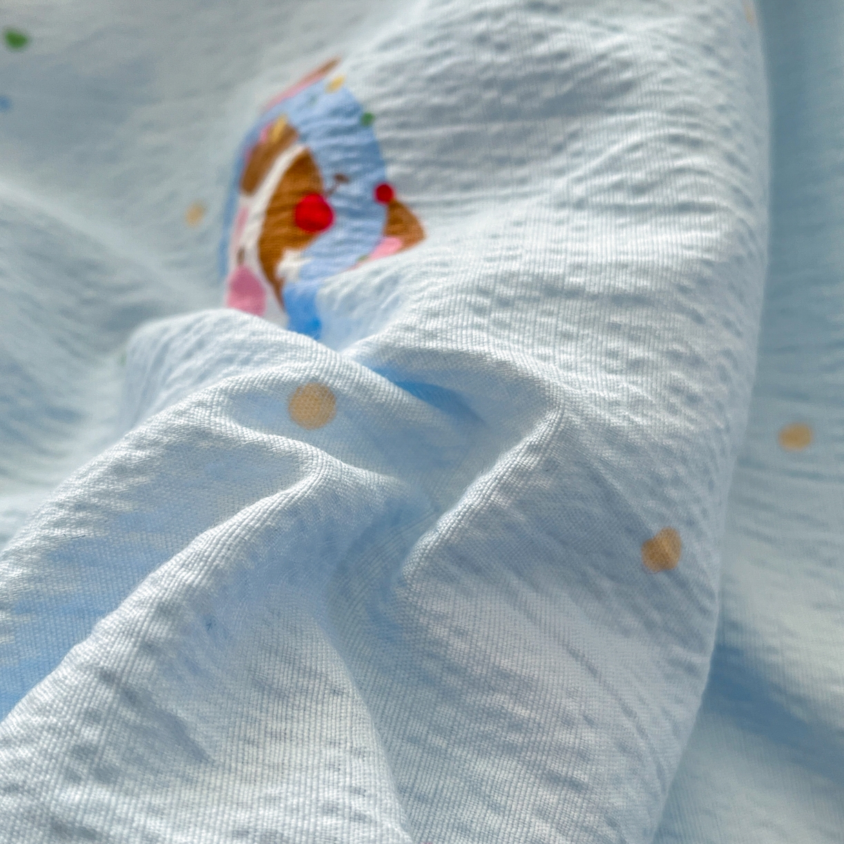 91家纺网 家纺一手货源 找家纺 优承佳生活馆 2026新款云感双层纱卡通小清新风格棉花夏被（提供买家秀） 面具舞会