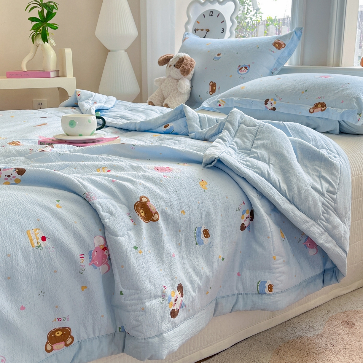 91家纺网 家纺一手货源 找家纺 优承佳生活馆 2026新款云感双层纱卡通小清新风格棉花夏被（提供买家秀） 面具舞会