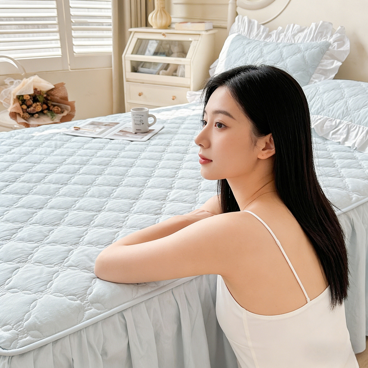 91家纺网 家纺一手货源 找家纺 佳笠家居 2026春夏新款A类韩版全棉水洗棉新疆棉花少女风床裙单件床裙单品单床裙-模特图 床裙款-晴空蓝