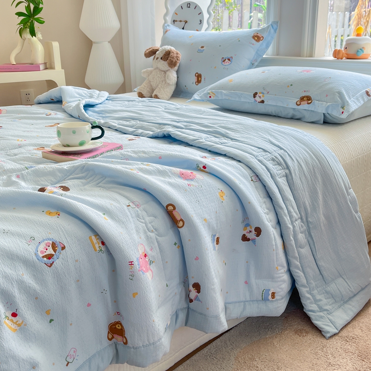 91家纺网 家纺一手货源 找家纺 优承佳生活馆 2026新款云感双层纱卡通小清新风格棉花夏被（提供买家秀） 面具舞会