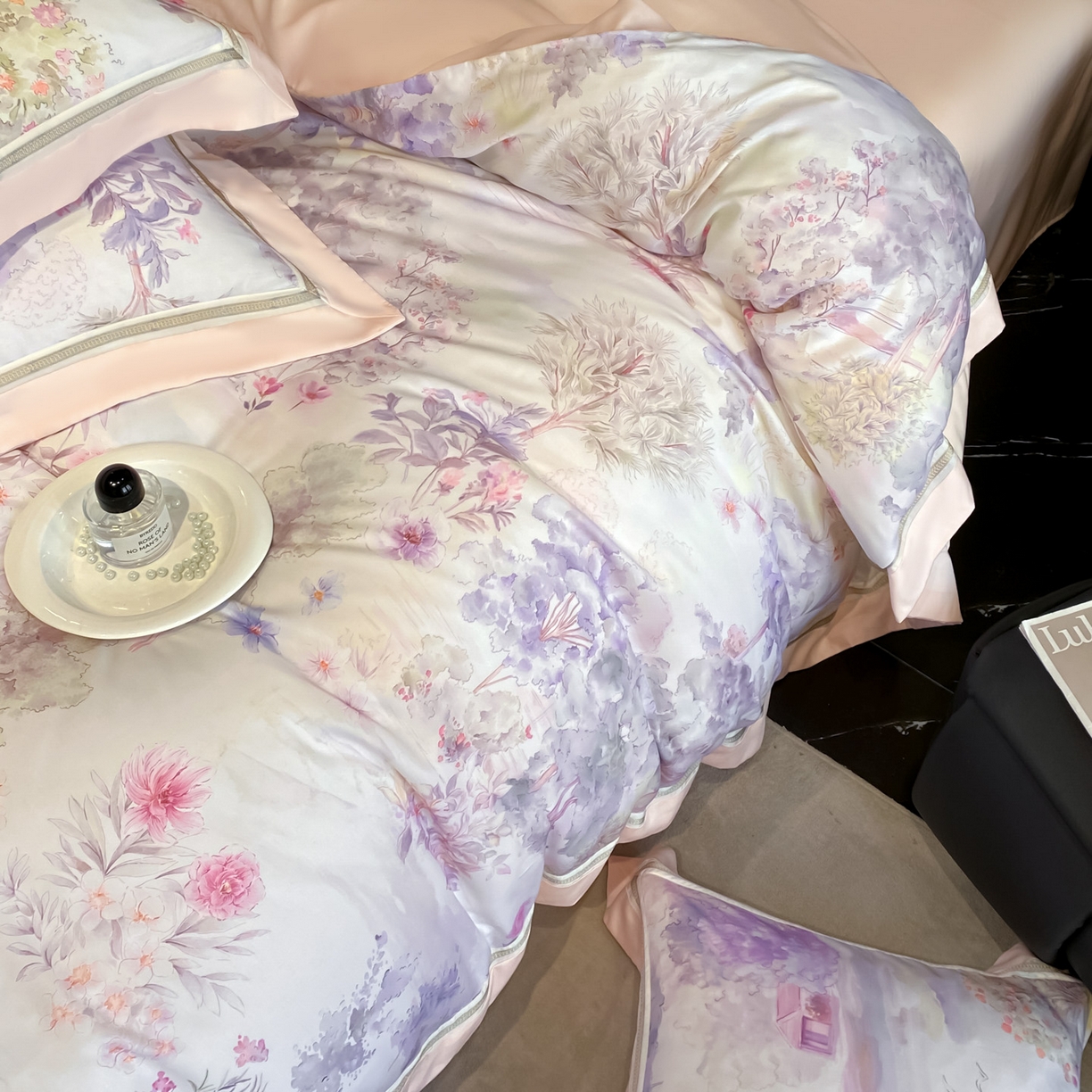 91家纺网 家纺一手货源 找家纺 博纳家纺 2026新款林间鹿语系列天丝四件套 早春-珍珠粉