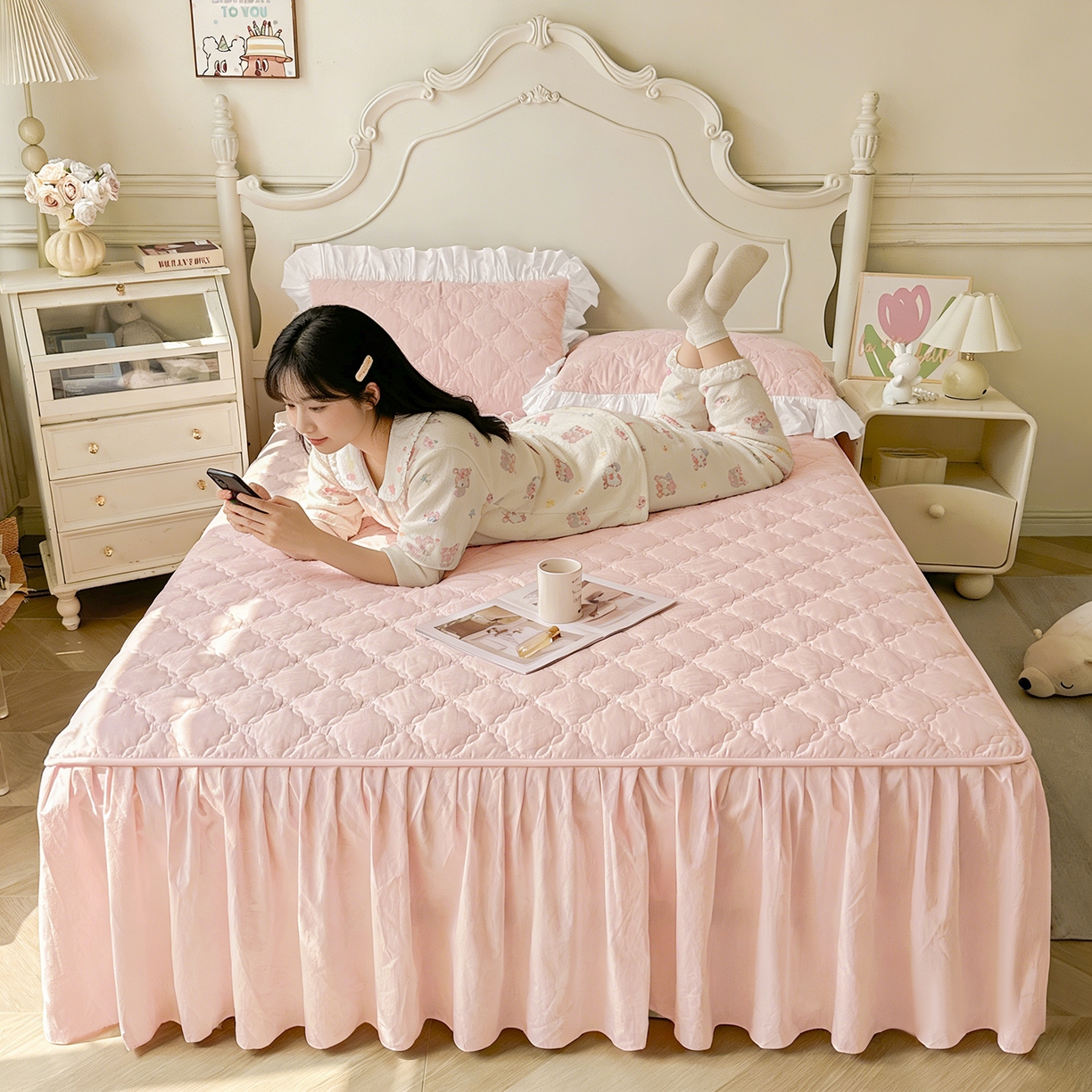 91家纺网 家纺一手货源 找家纺 佳笠家居 2026春夏新款A类韩版全棉水洗棉新疆棉花少女风床裙单件床裙单品单床裙-模特图 床裙款-芝夏粉